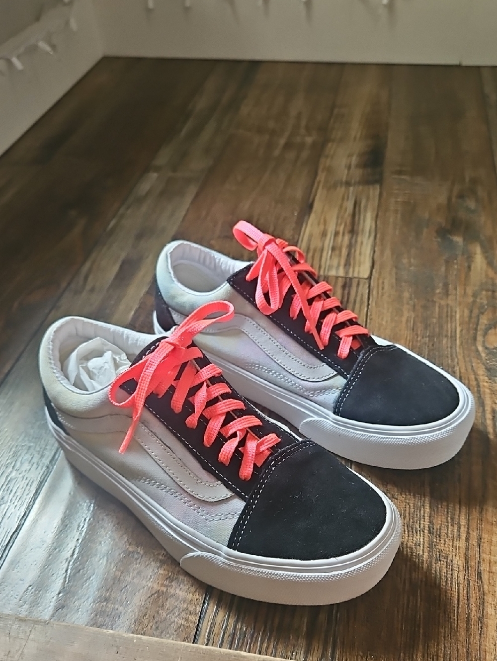 Vans Women's Tie-dye /Black Suede Sneakers with Neon Pink‎ Laces